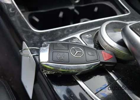 2015 Mercedes-Benz C 300 4Matic из США, поврежденный, VIN 55SWF4KB1FU024766